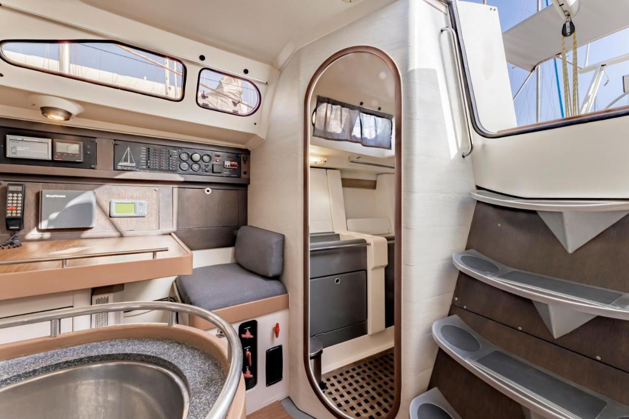 Relaxing Stay On A 38Ft Sail Yacht 아리시페 외부 사진