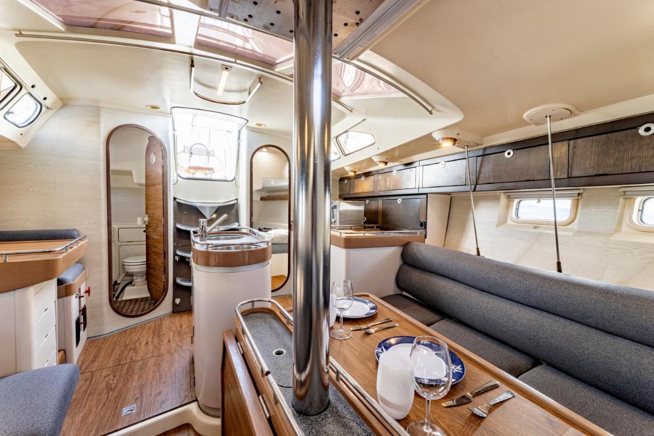 Relaxing Stay On A 38Ft Sail Yacht 아리시페 외부 사진