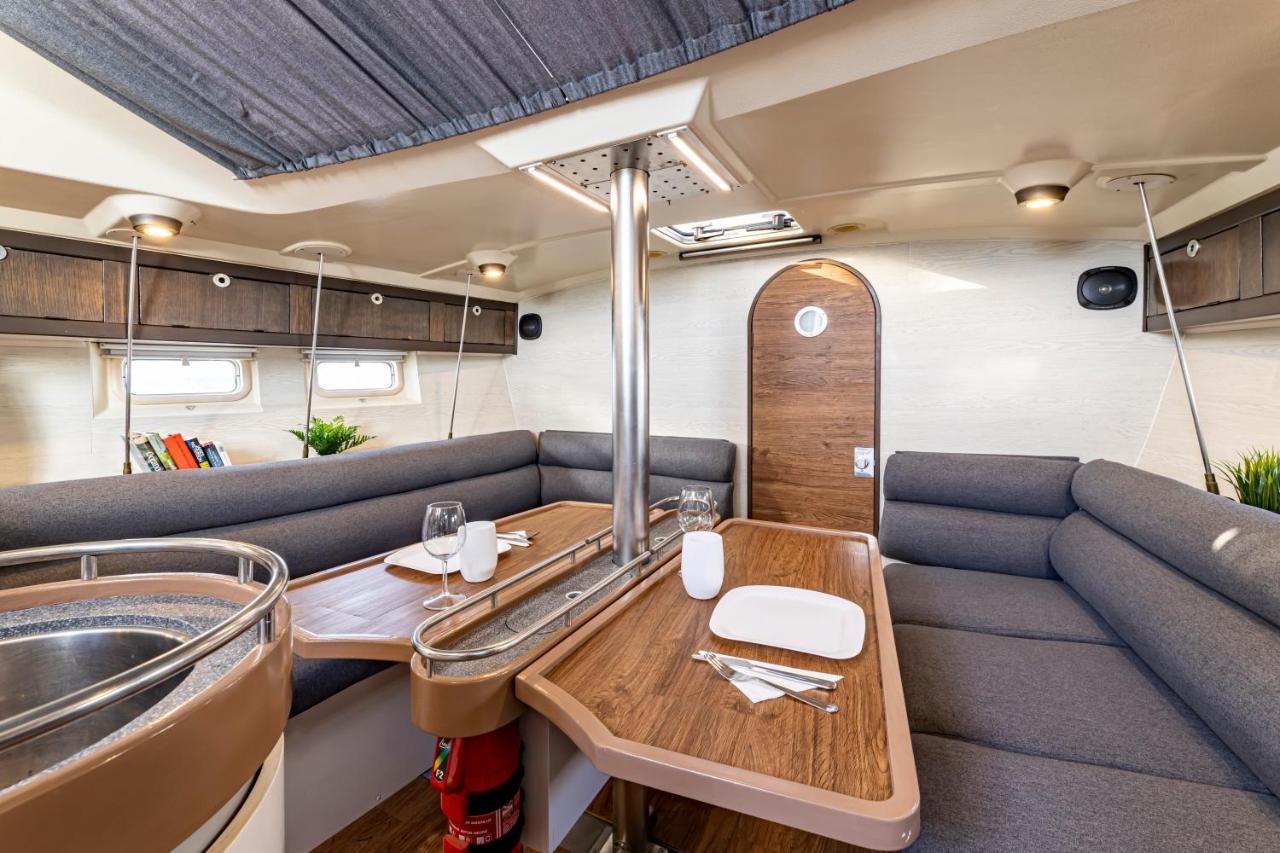 Relaxing Stay On A 38Ft Sail Yacht 아리시페 외부 사진