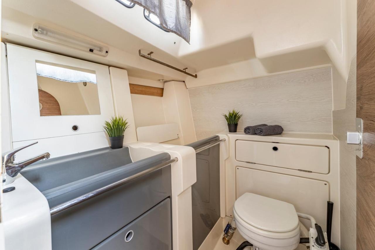 Relaxing Stay On A 38Ft Sail Yacht 아리시페 외부 사진