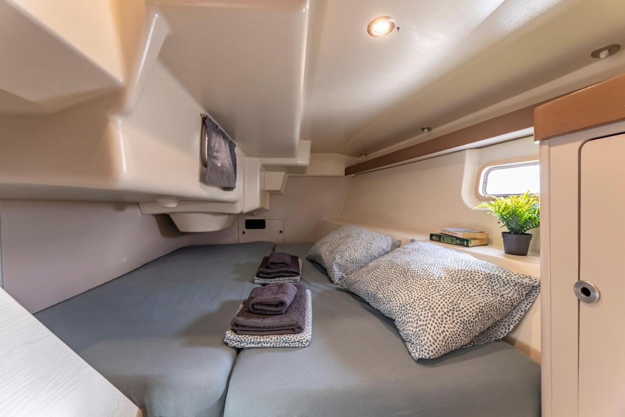 Relaxing Stay On A 38Ft Sail Yacht 아리시페 외부 사진